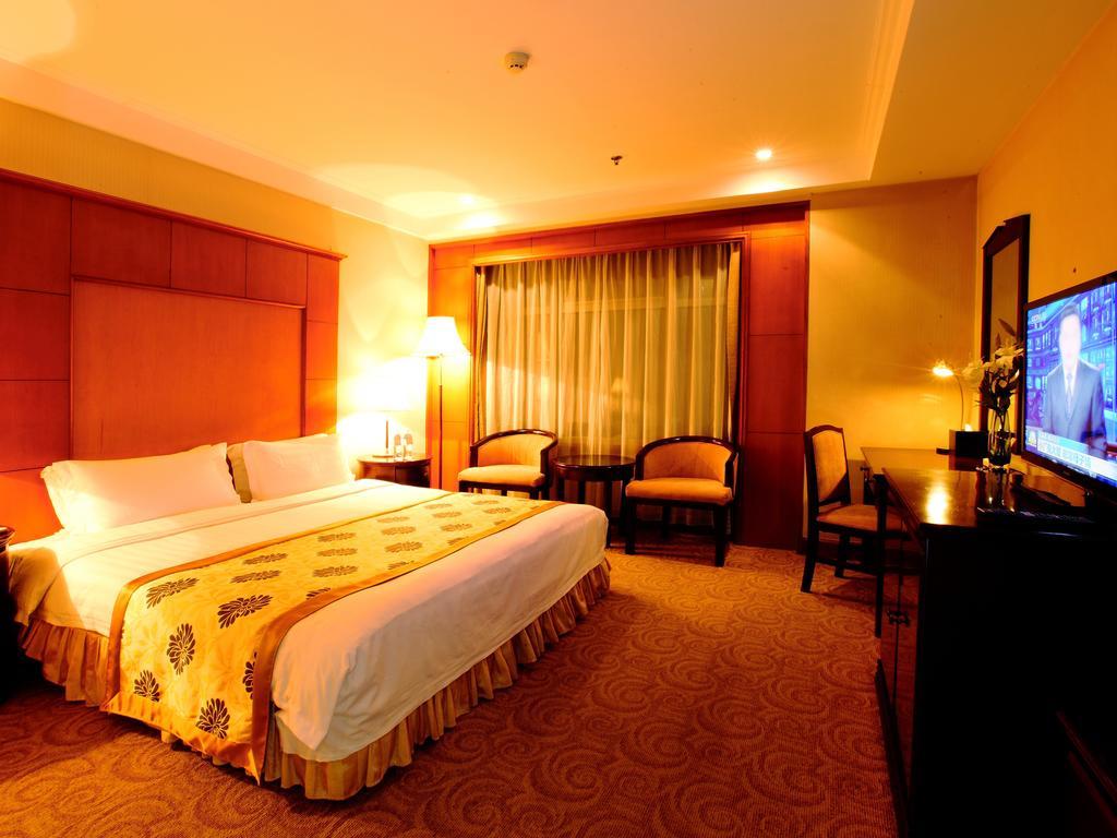 Central Plaza Hotel Dalian Exterior foto