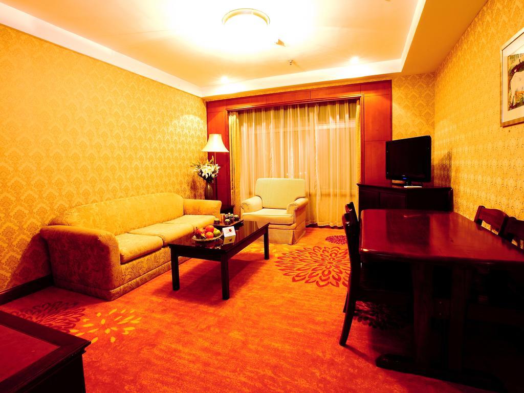Central Plaza Hotel Dalian Exterior foto