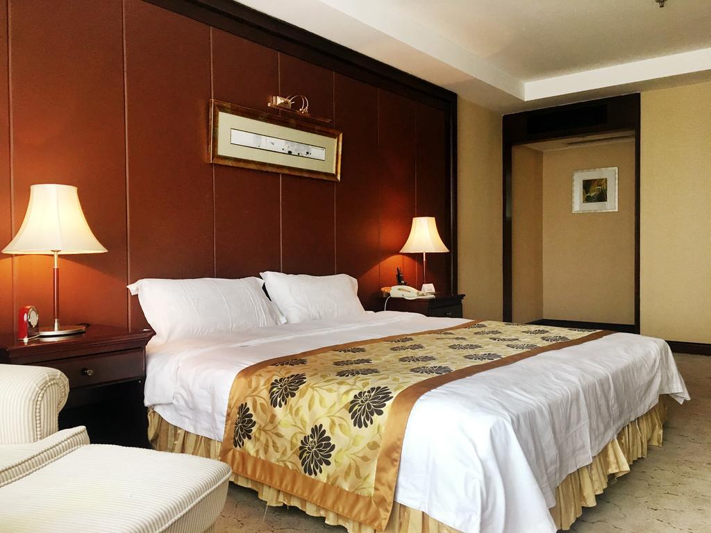 Central Plaza Hotel Dalian Exterior foto