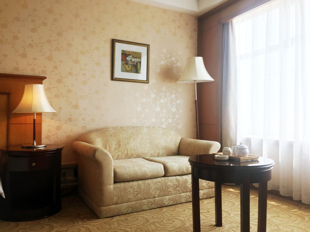Central Plaza Hotel Dalian Exterior foto