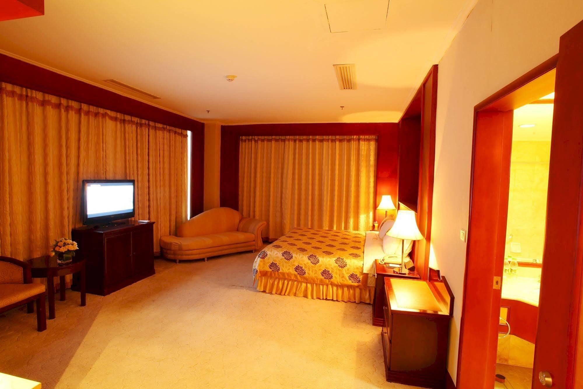 Central Plaza Hotel Dalian Exterior foto
