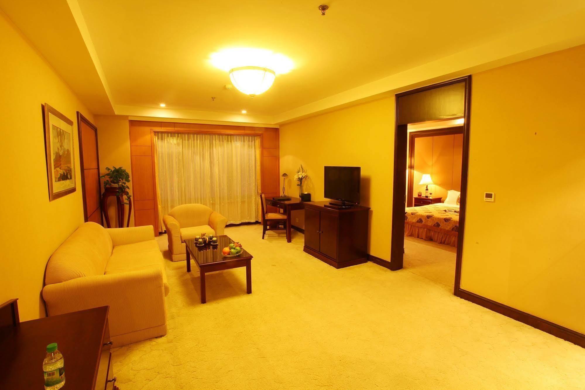 Central Plaza Hotel Dalian Exterior foto