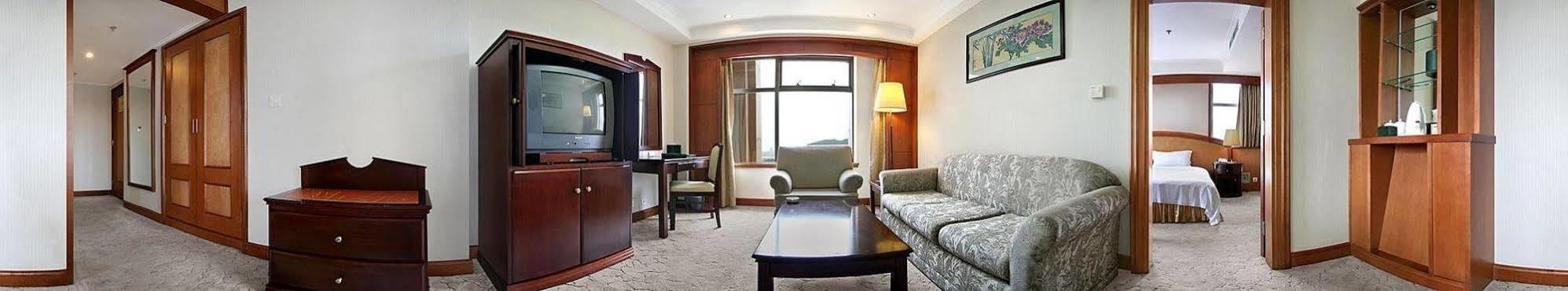 Central Plaza Hotel Dalian Exterior foto